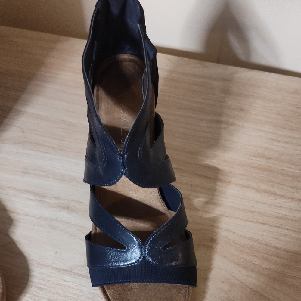 Elegant Navy Wedge Sandals Aerosoles Size 9 - Picture 2 of 8
